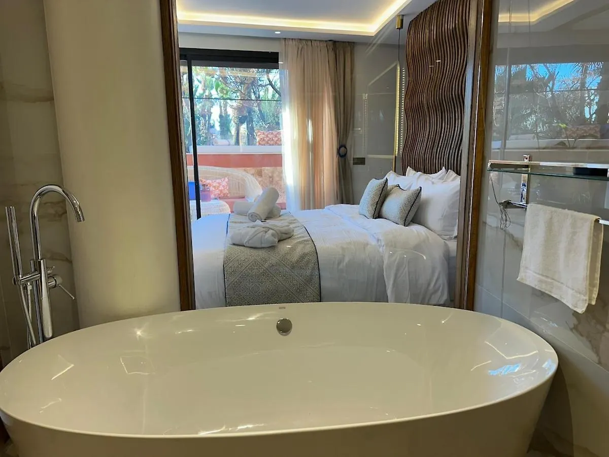 Yves Saint Laurent Jacuzzi Elegance Marrakesh 0*,