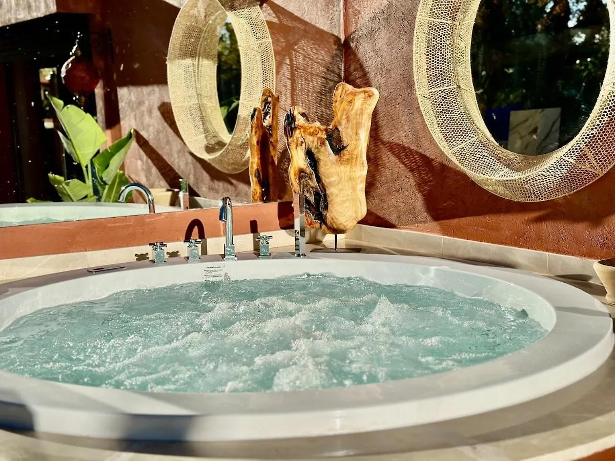 Yves Saint Laurent Jacuzzi Elegance location